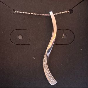 Stunning diamond and white gold necklace.